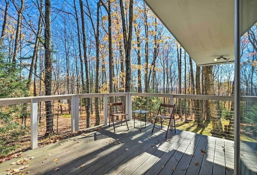 Pristine West Dover Home W/ Deck & Mountain Views!