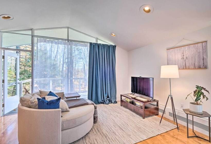 Pristine West Dover Home W/ Deck & Mountain Views!