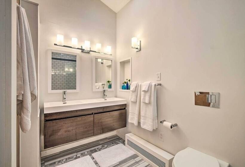 Pristine West Dover Home W/ Deck & Mountain Views!