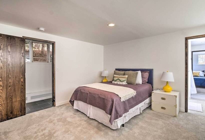 Pristine West Dover Home W/ Deck & Mountain Views!