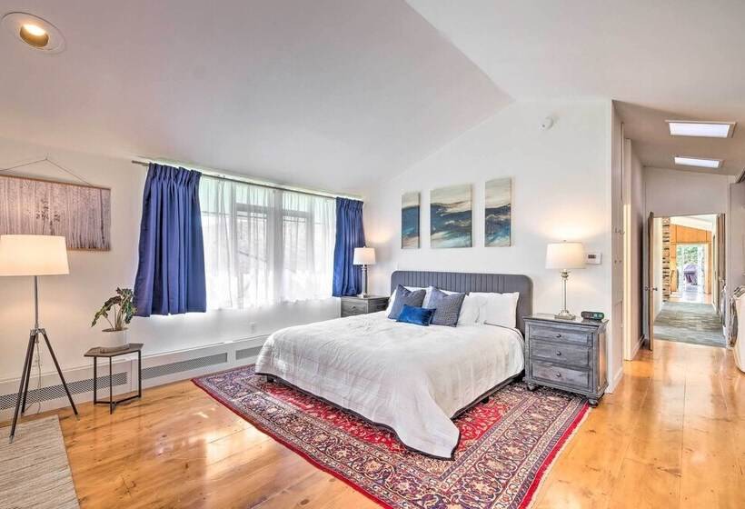 Pristine West Dover Home W/ Deck & Mountain Views!