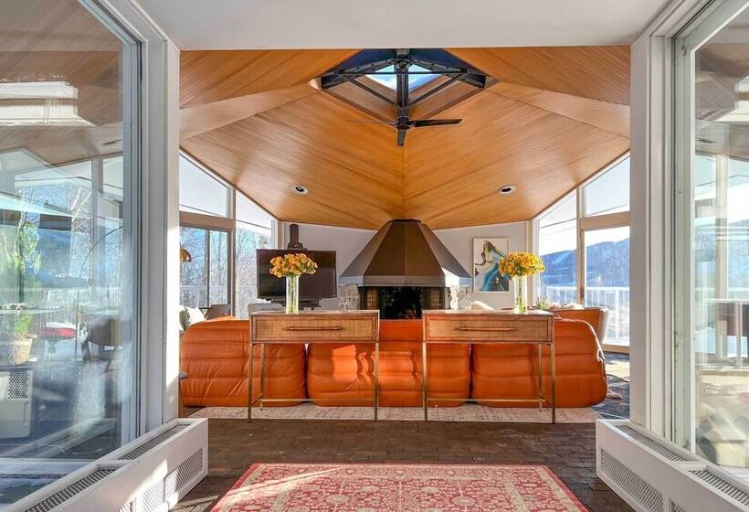 Pristine West Dover Home W/ Deck & Mountain Views!