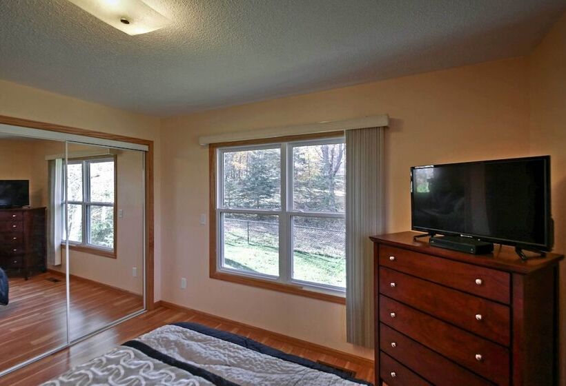 Quaint Duluth Hideaway W/ Private Fenced In Yard!