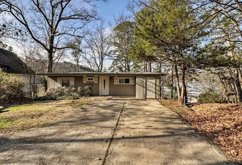 Riverfront Deck + Fire Pit: Hot Springs Retreat!