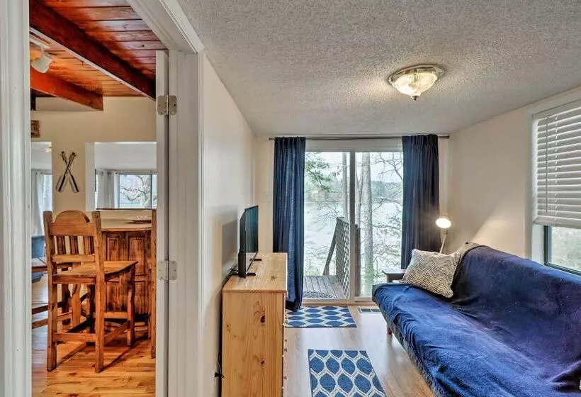 Riverfront Deck + Fire Pit: Hot Springs Retreat!