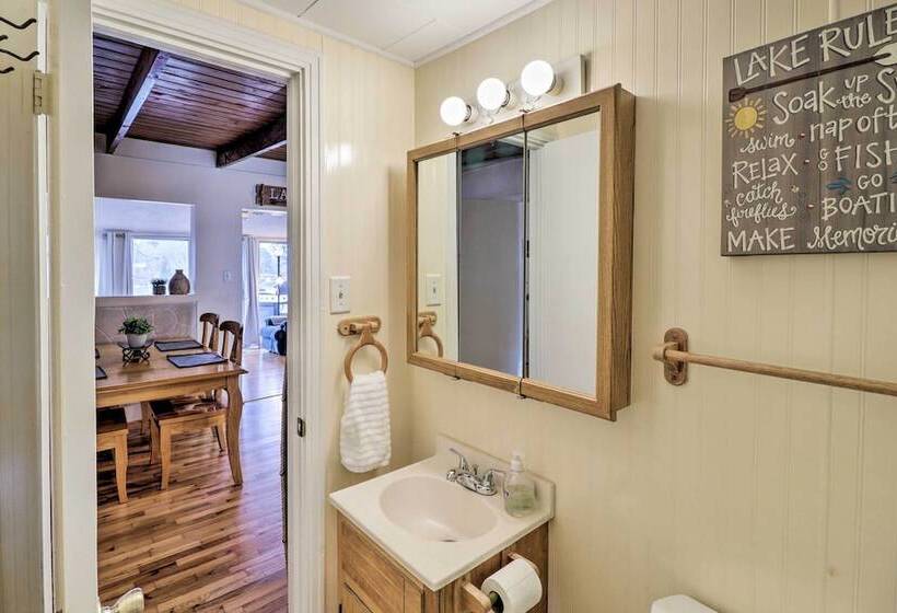 Riverfront Deck + Fire Pit: Hot Springs Retreat!