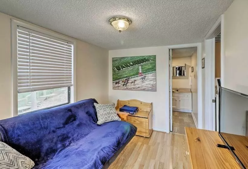 Riverfront Deck + Fire Pit: Hot Springs Retreat!