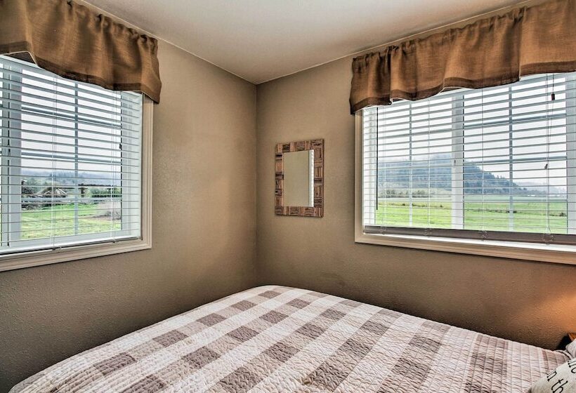 Rural Cottage 20 Min To Eugene W/ Mt Tom Views!