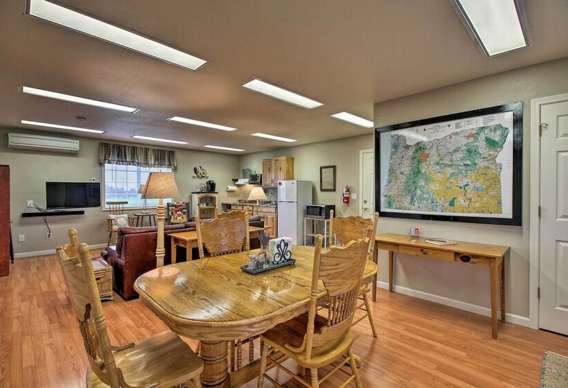 Rural Cottage 20 Min To Eugene W/ Mt Tom Views!