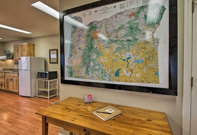 Rural Cottage 20 Min To Eugene W/ Mt Tom Views!