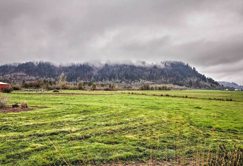Rural Cottage 20 Min To Eugene W/ Mt Tom Views!