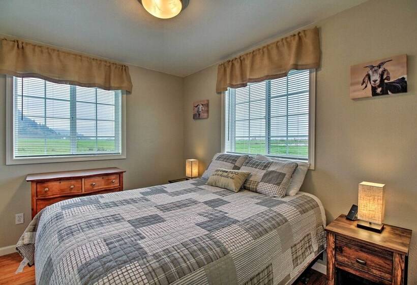 Rural Cottage 20 Min To Eugene W/ Mt Tom Views!