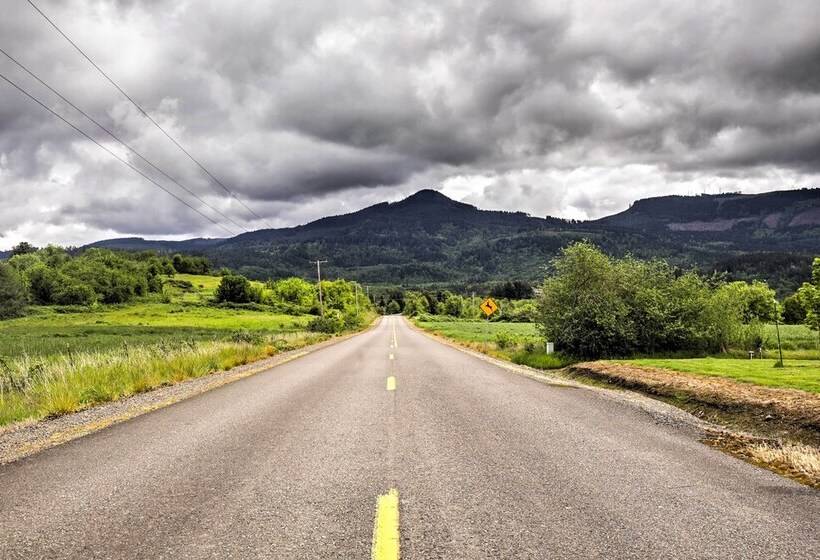 Rural Cottage 20 Min To Eugene W/ Mt Tom Views!