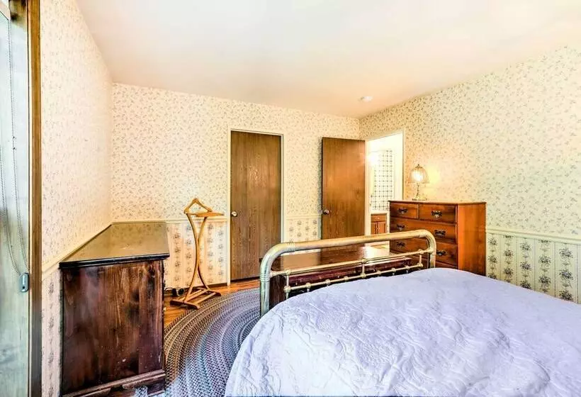 Rustic Riverfront Truckee Cabin W/ Gas Grill!