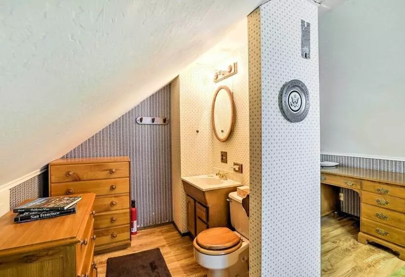 Rustic Riverfront Truckee Cabin W/ Gas Grill!