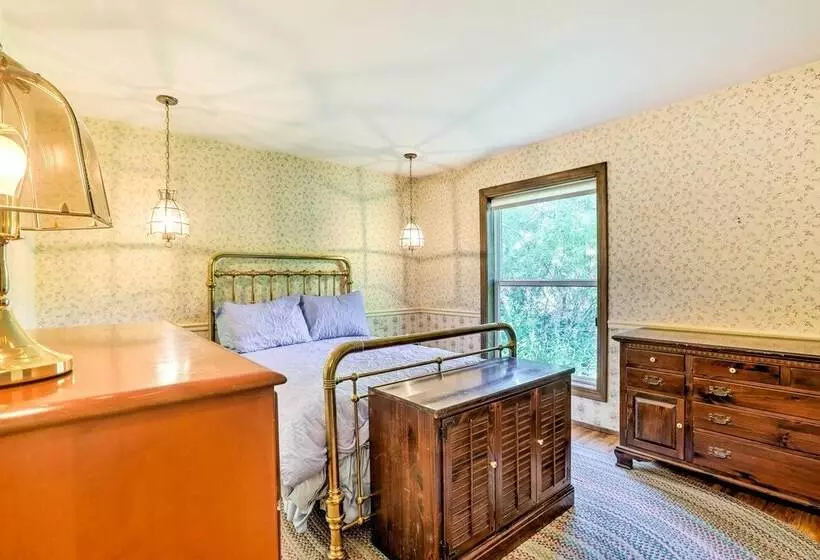 Rustic Riverfront Truckee Cabin W/ Gas Grill!