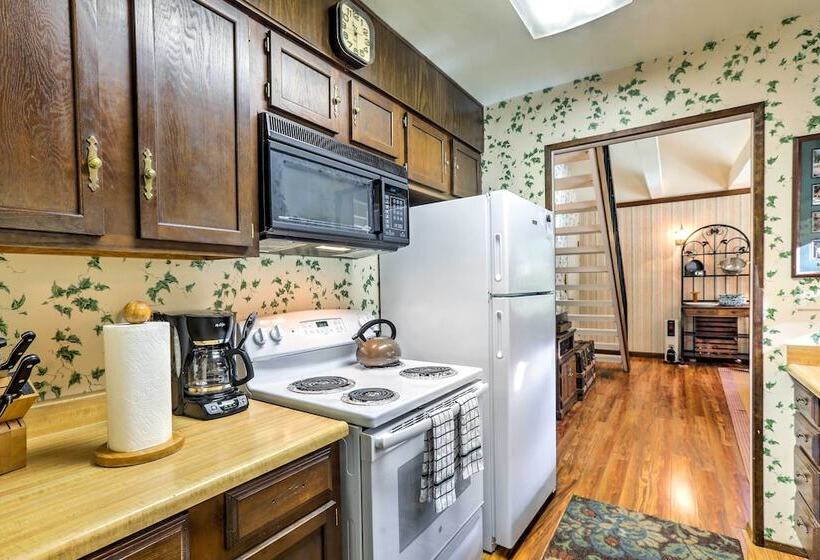 Rustic Riverfront Truckee Cabin W/ Gas Grill!