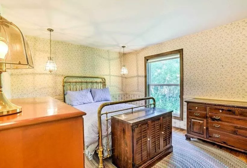 Rustic Riverfront Truckee Cabin W/ Gas Grill!