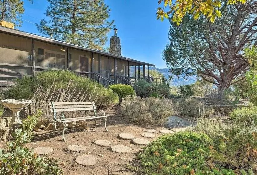 Secluded Mountain Hideaway < 8 Miles To Bass Lake!