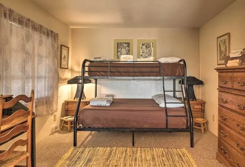 Secluded Mountain Hideaway < 8 Miles To Bass Lake!