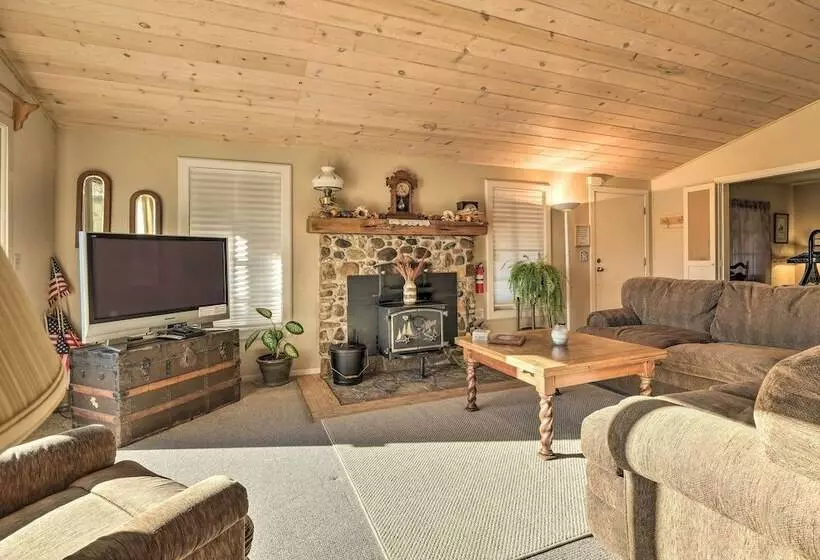 Secluded Mountain Hideaway < 8 Miles To Bass Lake!