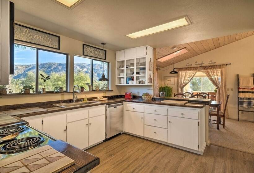 Secluded Mountain Hideaway < 8 Miles To Bass Lake!