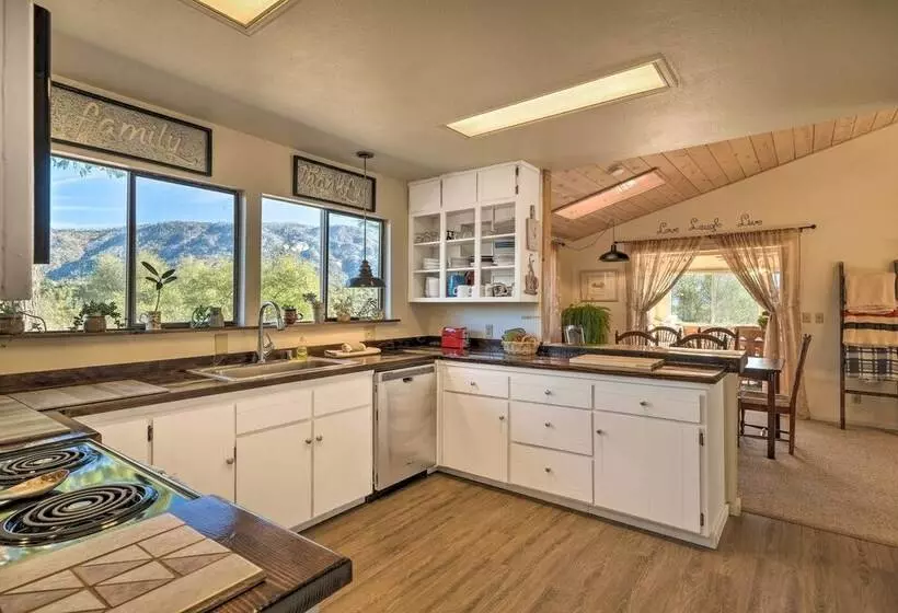 Secluded Mountain Hideaway < 8 Miles To Bass Lake!