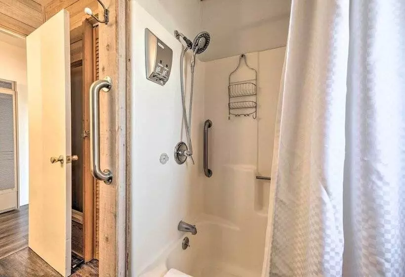 Secluded Mountain Hideaway < 8 Miles To Bass Lake!