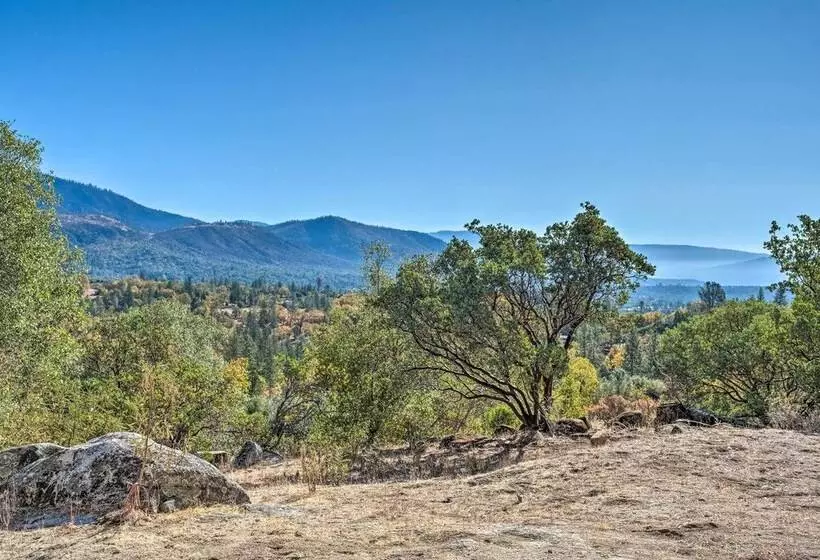 Secluded Mountain Hideaway < 8 Miles To Bass Lake!