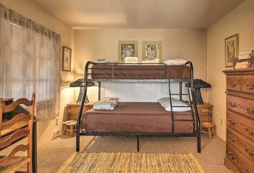 Secluded Mountain Hideaway < 8 Miles To Bass Lake!