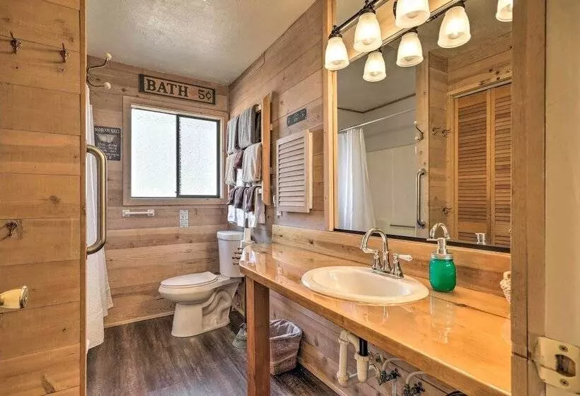 Secluded Mountain Hideaway < 8 Miles To Bass Lake!