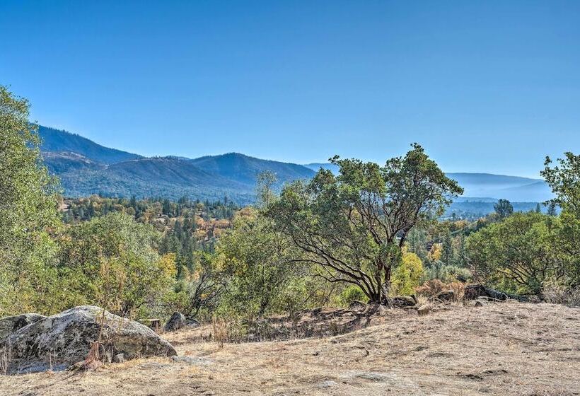 Secluded Mountain Hideaway < 8 Miles To Bass Lake!