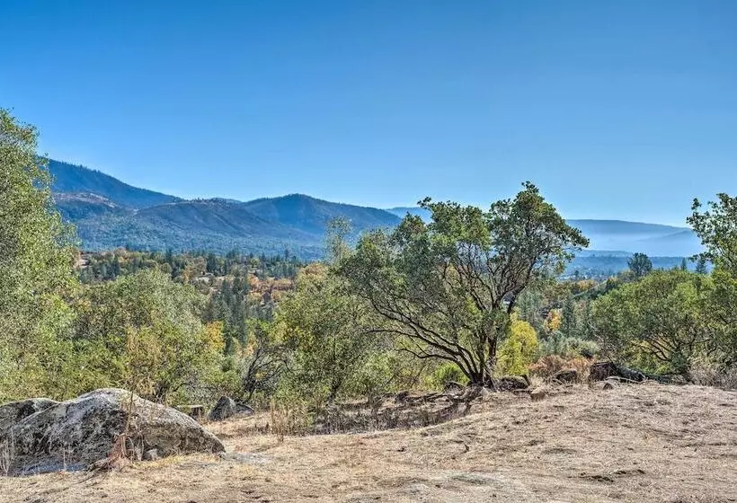 Secluded Mountain Hideaway < 8 Miles To Bass Lake!