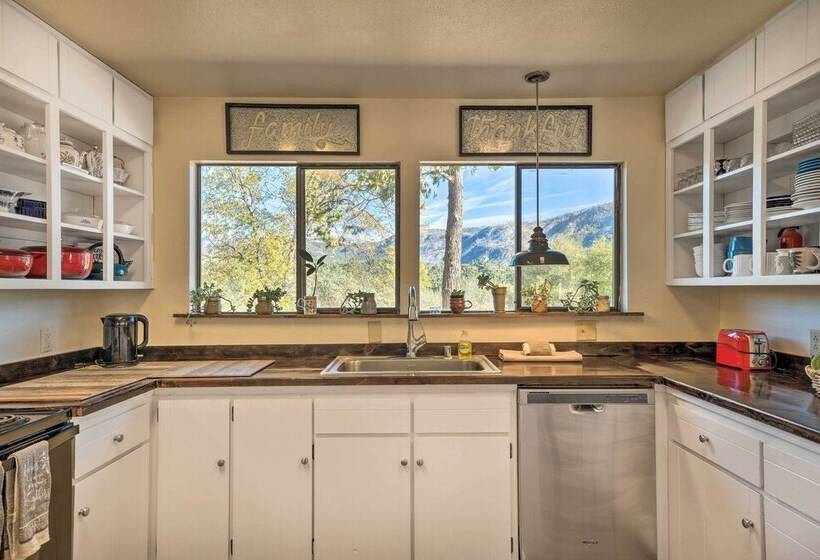 Secluded Mountain Hideaway < 8 Miles To Bass Lake!