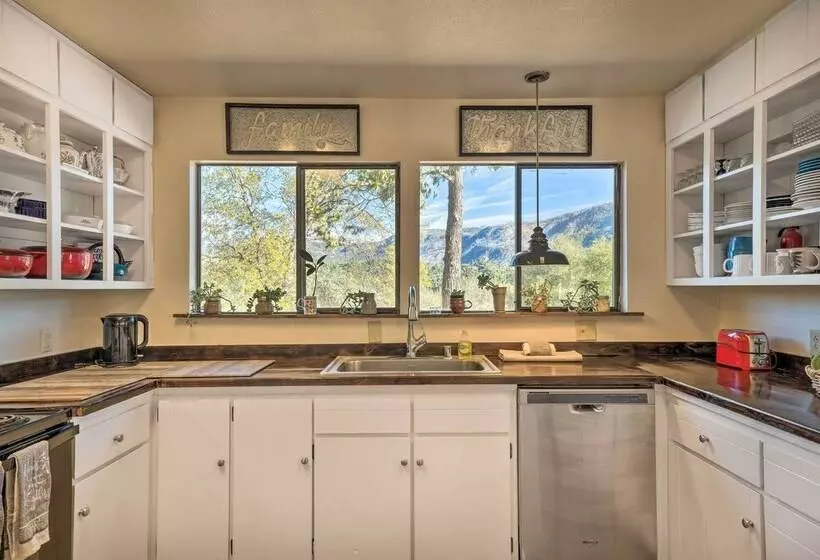 Secluded Mountain Hideaway < 8 Miles To Bass Lake!