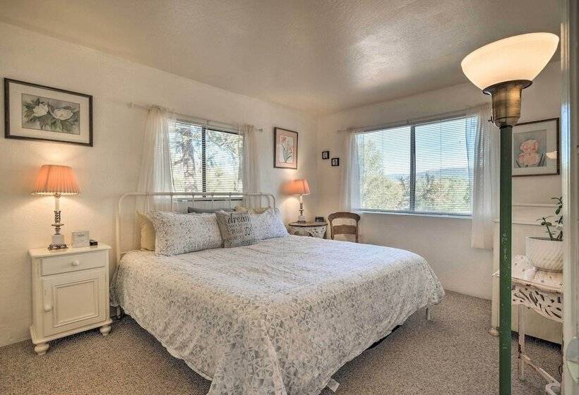 Secluded Mountain Hideaway < 8 Miles To Bass Lake!