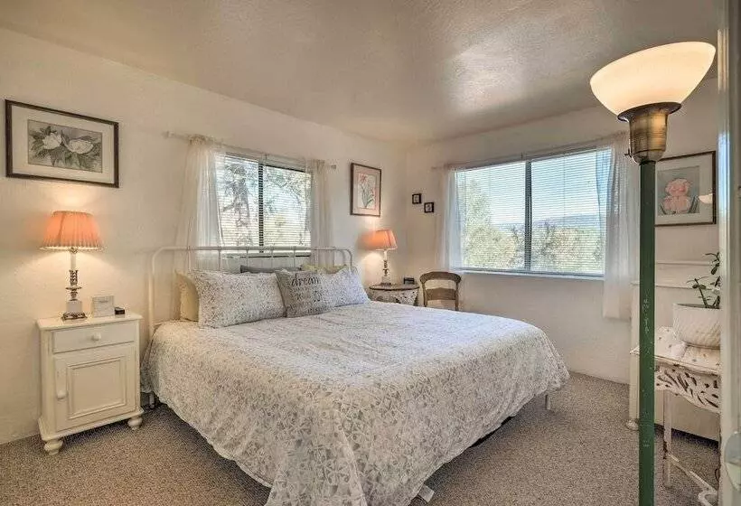 Secluded Mountain Hideaway < 8 Miles To Bass Lake!