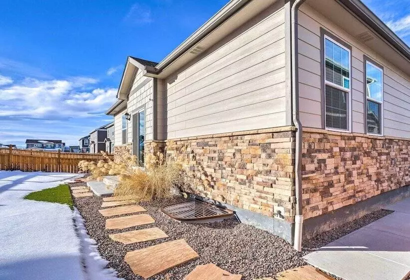 10 Mi To Dia: Spacious Aurora House W/ Yard!