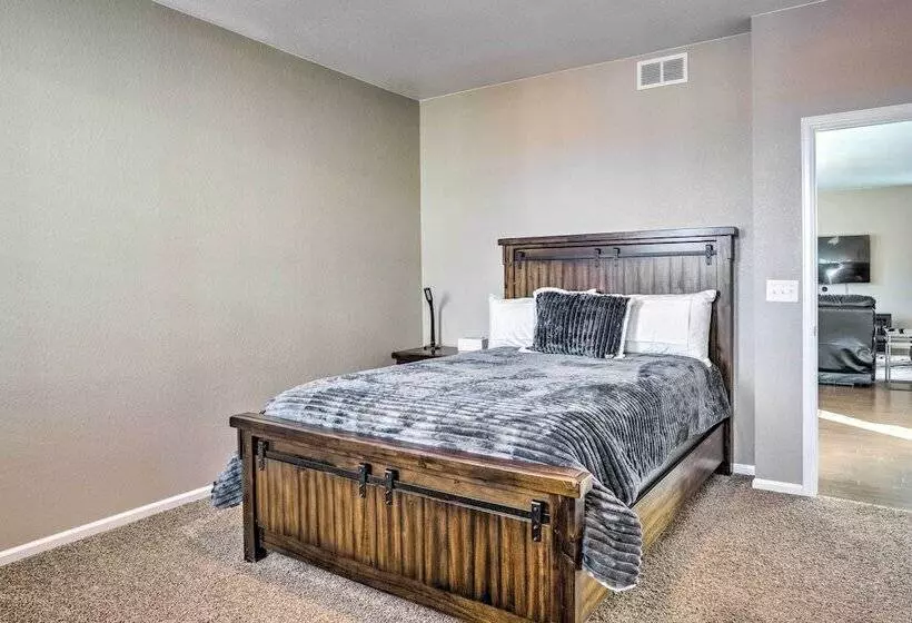 10 Mi To Dia: Spacious Aurora House W/ Yard!