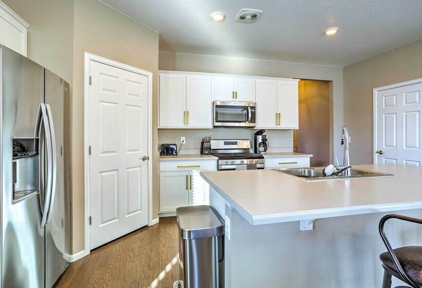 10 Mi To Dia: Spacious Aurora House W/ Yard!