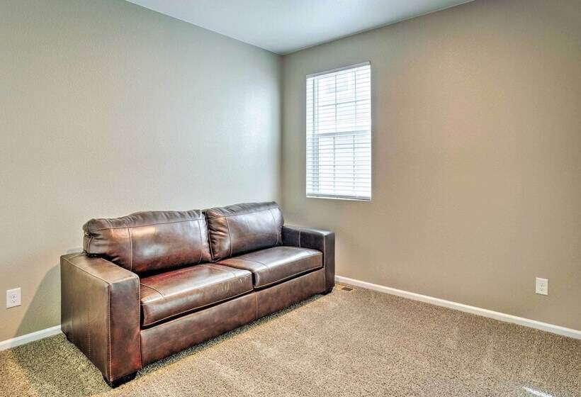 10 Mi To Dia: Spacious Aurora House W/ Yard!