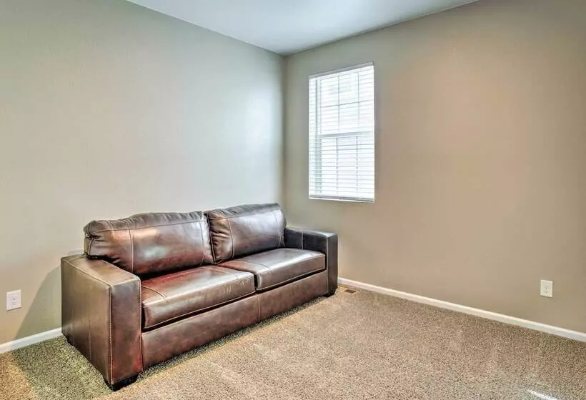 10 Mi To Dia: Spacious Aurora House W/ Yard!