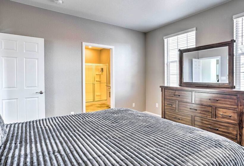 10 Mi To Dia: Spacious Aurora House W/ Yard!