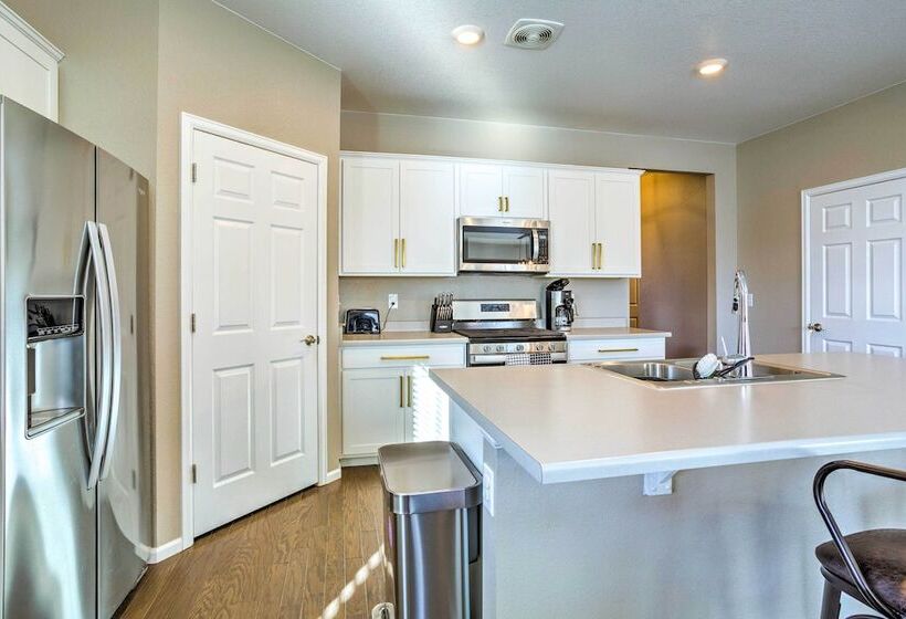 10 Mi To Dia: Spacious Aurora House W/ Yard!