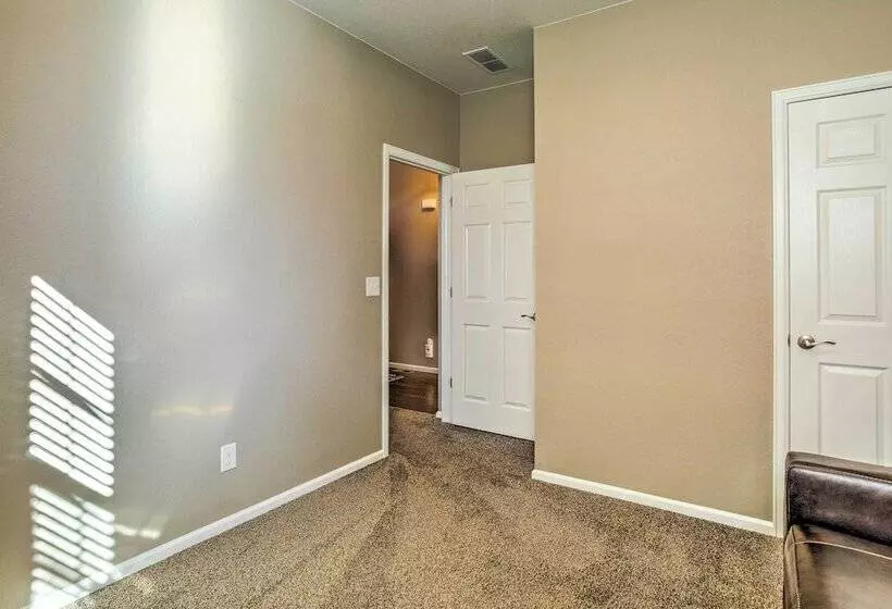 10 Mi To Dia: Spacious Aurora House W/ Yard!