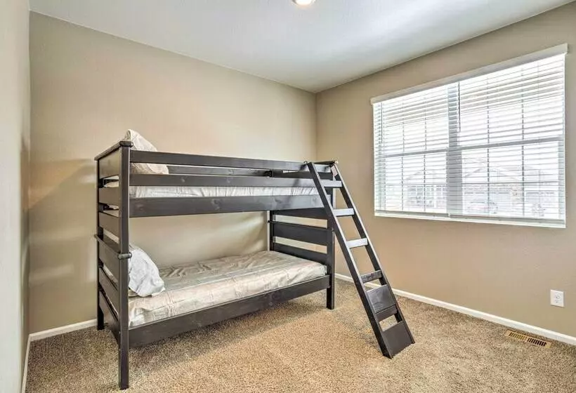 10 Mi To Dia: Spacious Aurora House W/ Yard!