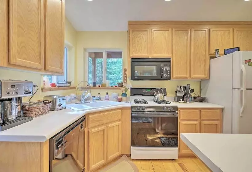 Walk To Big Trees State Park: Cabin W/ Deck!