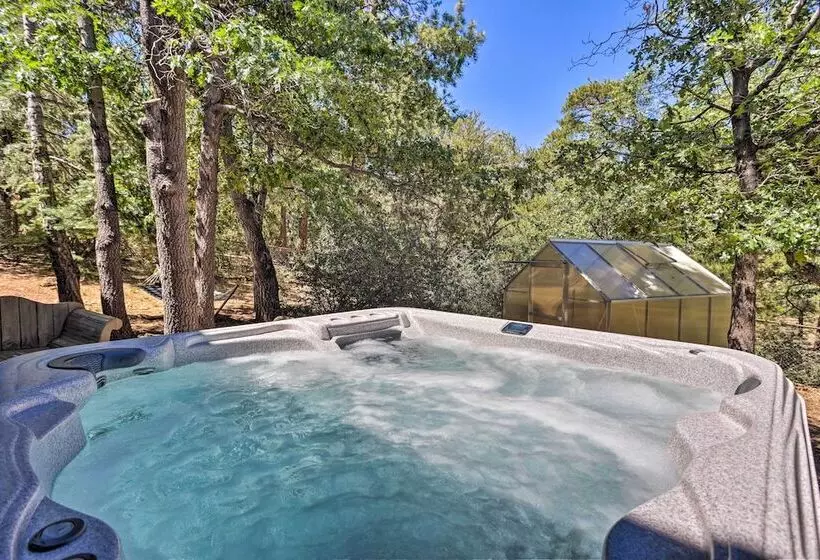 5 Mi To Big Bear Lake: Home W/ Hot Tub!