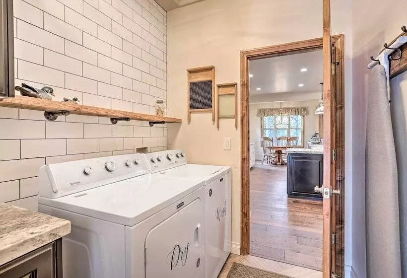 5 Mi To Big Bear Lake: Home W/ Hot Tub!