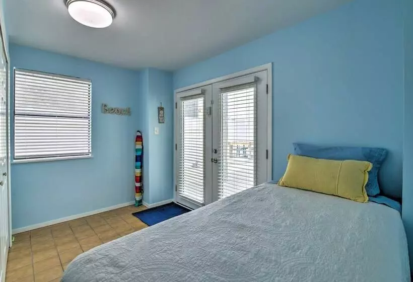 Beach Home W/ Pool & Hot Tub < 1 Block To Beach!